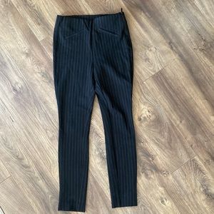 T Tahari black pinstripe legging pants size 4